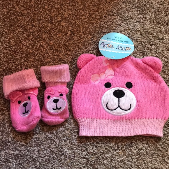 Wee-Tots sweater knit hat and booties! - Picture 1 of 4